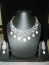 round diamonds necklace