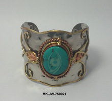 Stone Adorned Fashion Handcuff