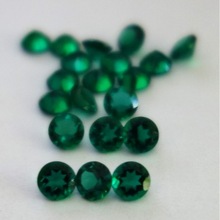 round created emerald gemstone