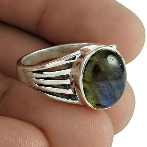 Lovely 925 Sterling Silver Labradorite Gemstone Ring