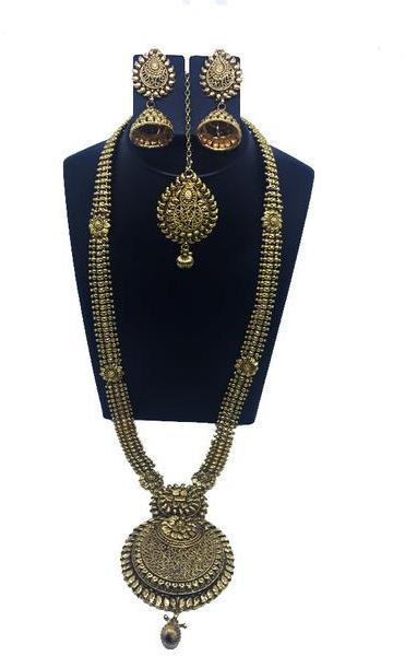 Royal traditional neck piece