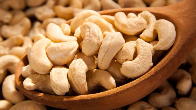 Curve cashew nuts, for Snacks, Sweets, Packaging Size : 10kg, 1kg