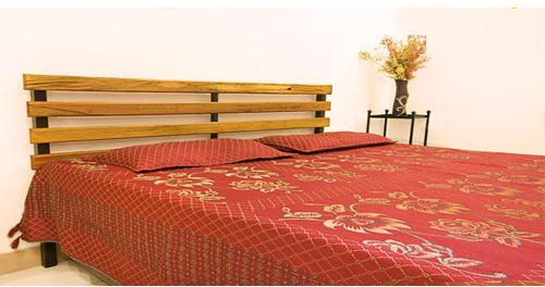 Polished Plywood Bedroom Wooden Bed, Feature : Durable, Fine Finishing, High Strength, Quality Tested