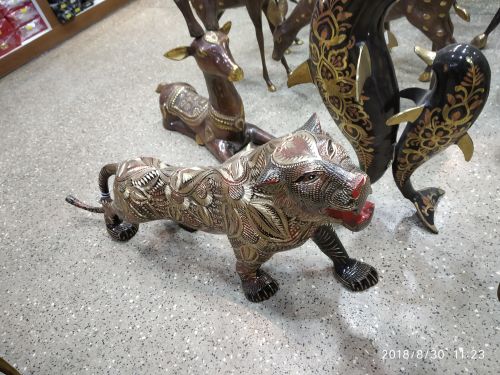 Polished Brass Tiger Statues, for Home, Hotel, House, Shop, Packaging Type : Carton Box