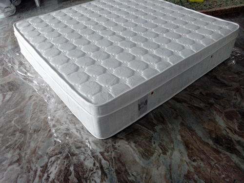 Euro Top White Luxury Mattress, Feature : Attractive Design, Fluffy, Aesthetic appeal