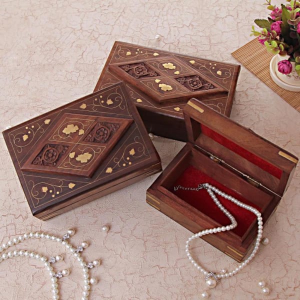 Sheesham Wood Card Box, for Home Decoration, Feature : Long Life, Non Breakable