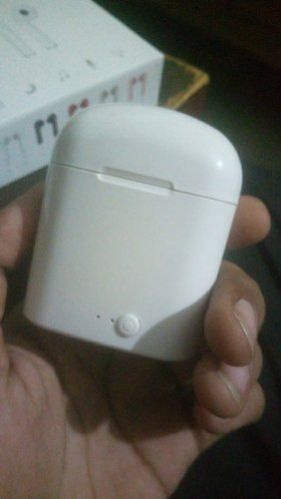 White Aaple AirPod