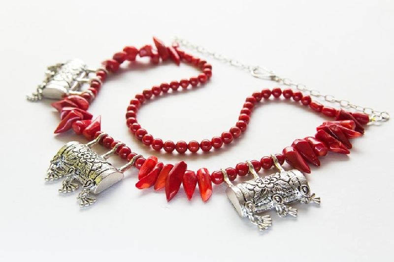 Metal LAVMM07 Necklace, Color : Red