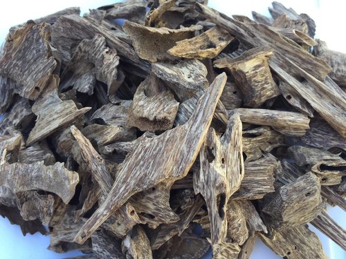 Agarwood chips, Packaging Type : Plastic box