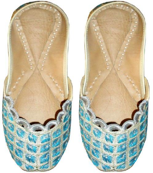 Retailer of Juttis from Ambala, Haryana by Indiancraftsitems