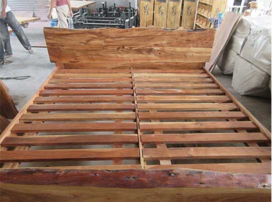 Live Edge Wooden Bed, Size : Customize