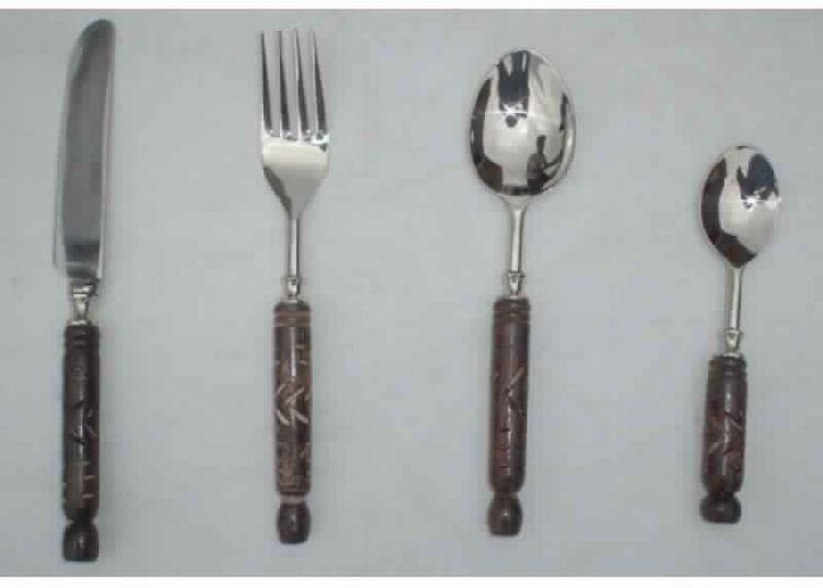 Cutlery Set With Wooden Handle