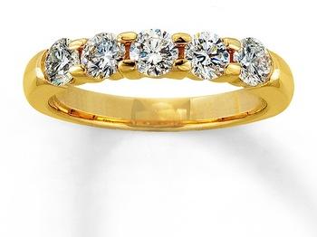 yellow gold ring of 1ct diamonds