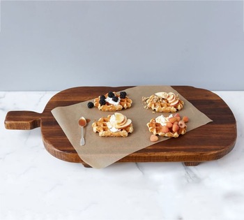 Wooden chopping board with Handle storage