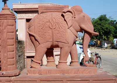 Sandstone Elephant Statue, Color : Red