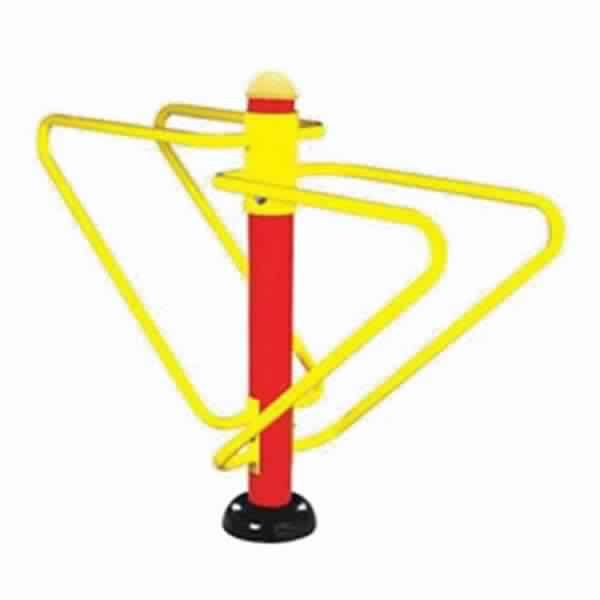 OUTDOOR DIPS AND LEG RAISER EQUIPMENT