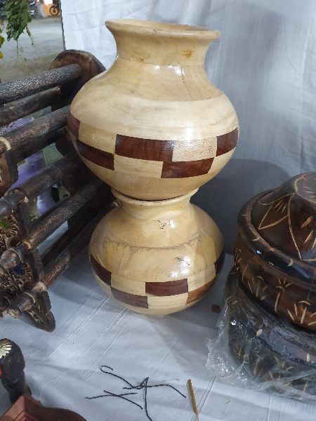 Polished Wooden Pot, for Decorating Flower, Feature : Decorative, Perfect Shape, Unique Designs