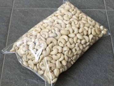 Whole Cashew Kernels, for Food, Snacks, Sweets, Packaging Size : 10-100kg