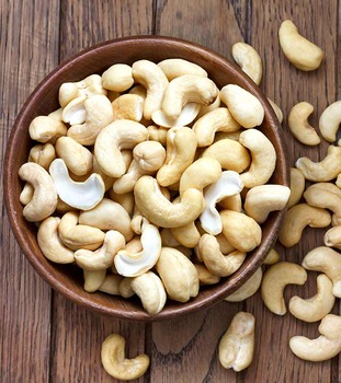 Curve cashew nuts, for Food, Snacks, Sweets, Packaging Type : Sachet Bag, Tinned Can, Vacuum