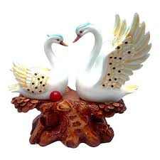 Polished Gift Showpieces, for Home Decor, Office, Pooja, Style : Antique, Classy