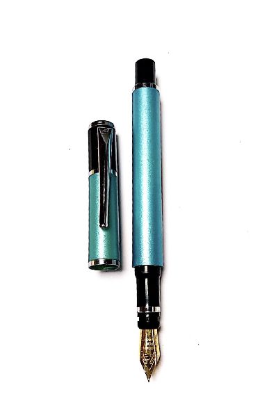 Blue Metal Fountain Pens, Feature : Twistable