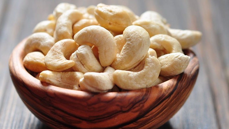 Organic Cashew Nuts, for Snacks, Sweets, Packaging Type : Pouch, Pp Bag, Sachet Bag