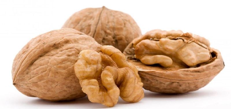 Whole Walnuts, For Snacks, Packaging Type : Plastic Box