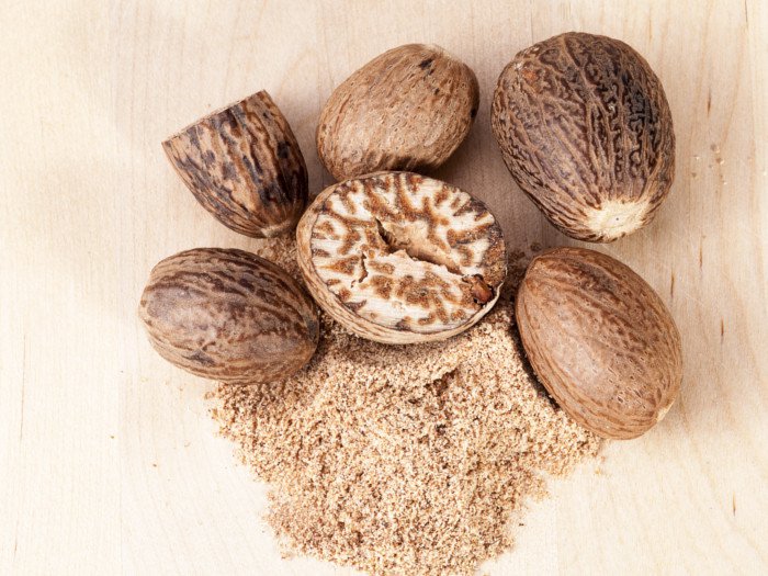 Common Nutmeg Seeds, for Stomach Spasms Pain, Diarrhea, Intestinal Gas, Kidney Disease, Purity : 100%