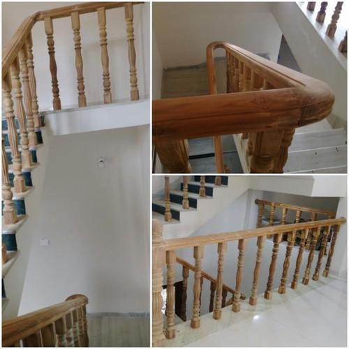  Wooden Non Polished staircase, for Hotel, Office, Feature : Alluring Look, Fine Finishing, High Strength
