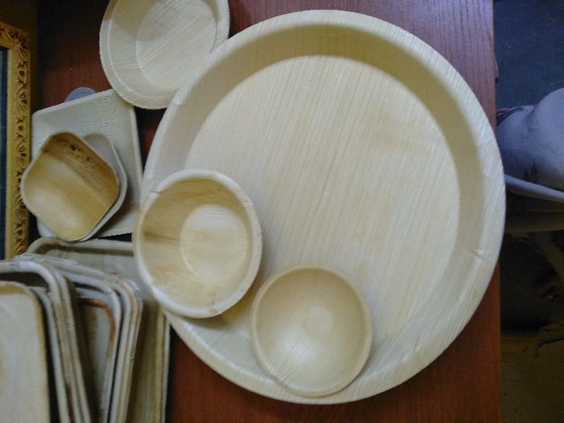 12 Inch Round Areca Leaf Plate, for Serving Food, Feature : Eco Friendly