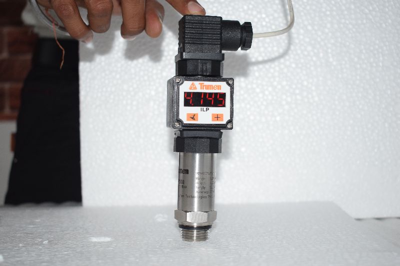Battery Digital Pressure Transmitter (PT), for Industrial Use, Feature : Durable, High Performance