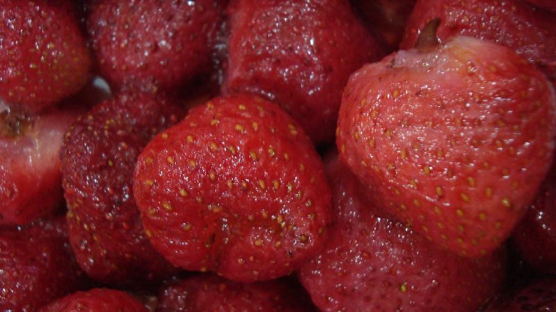 Red Common Frozen Strawberries, for Hotels, Home, Packaging Type : Plastic Packet