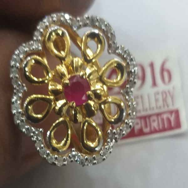 Ladies Diamond Gold Ring, Color : Golden