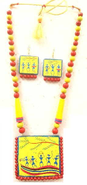 Graceful Handcrafted TribalArt Terracotta Necklace