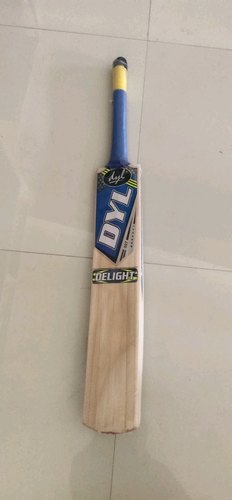 Plain 1kg Wood cricket bat, Feature : Fine Finish, Premium Quality