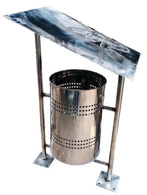 Cylindrical Stainless Steel Hanging Dustbin, For Outdoor Use, Capacity : 80 Ltr