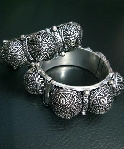 Silver Coated Oxidized Bangles, Color : Grey