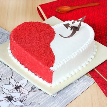 Dual Shade Red Velvet Cake
