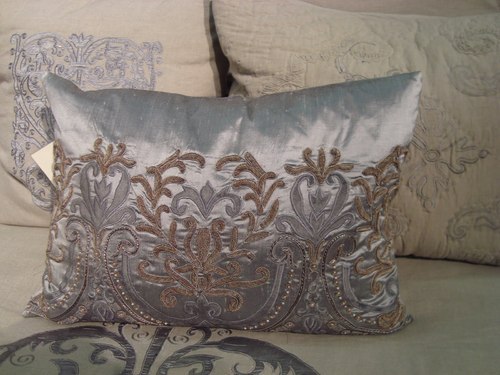Luxurious Cushions, Feature : Fantastic color, Fade resistance