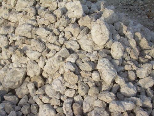 White Bentonite Lumps, for Construction Works, Style : Dried