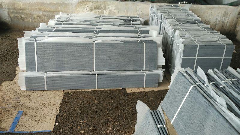 Packaging Black Limestone Slabs