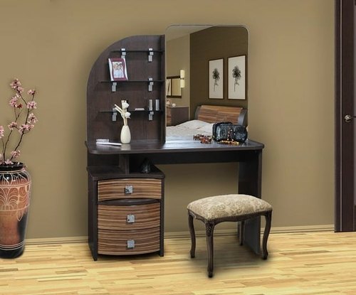 Teak Wood Polished Designer Dressing Table, for Home, Hotel, Parlour, Feature : Easy To Place, Fine Finished