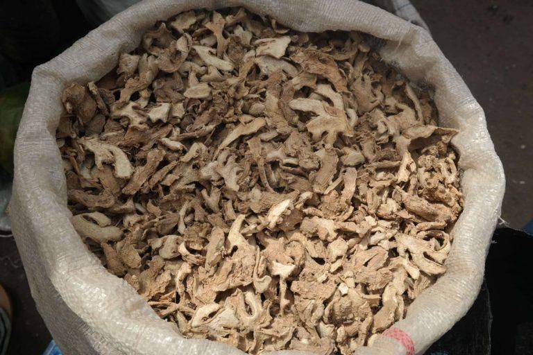 Dry split ginger, Quality : Top Grade, Packaging Type : PP Bags