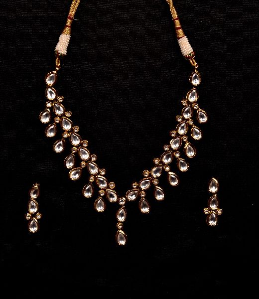 Exquisite Design Kundan Necklace Set, Feature : Durable, Fine Finishing, Good Quality, Light Weight