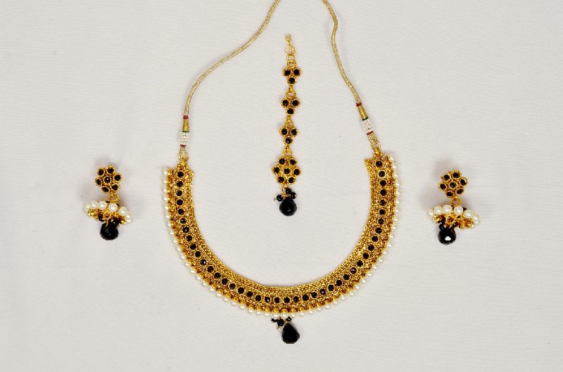 Traditional Black Ad and Pearl Beaded Necklace Set