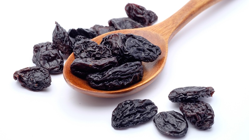 Elongated black raisins, Taste : Sweet