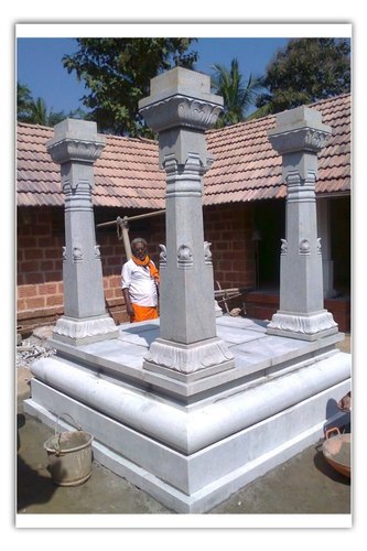 Cement Temple Pillar, for Construction Use, Feature : Crack Resistance, Optimum Strength