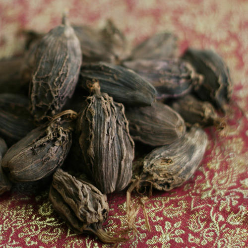 Black cardamom, Style : Dried