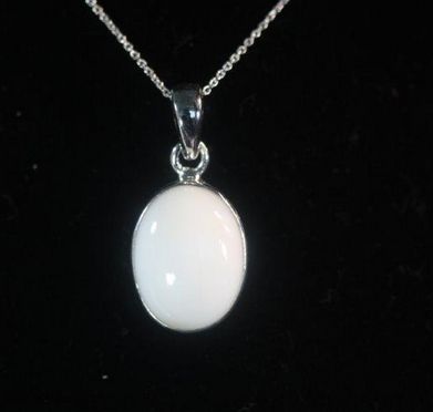 Plain 9.90 Carat Opal Pendant, Size : Standard