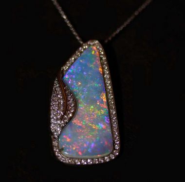 Printed 7.55 Carat Opal Pendant, Size : Standard